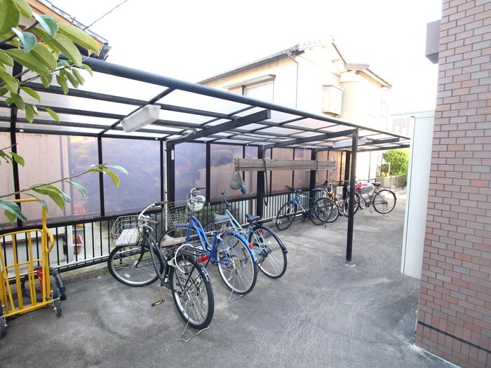 物件外観写真3　(駐輪場)