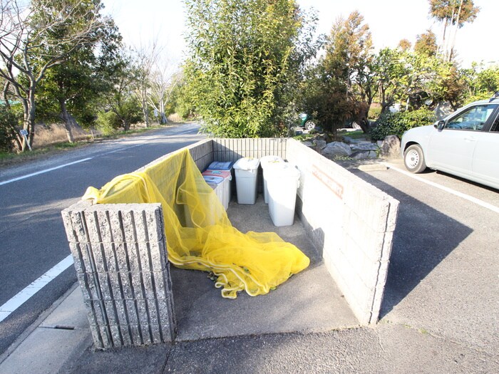 物件外観写真4　(建物設備)