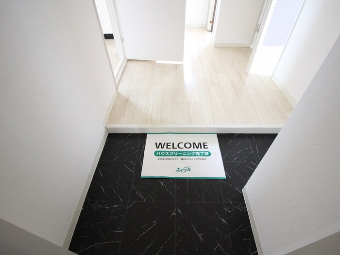 物件内観写真7　(玄関)