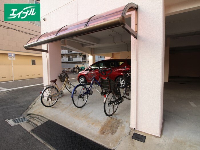 物件外観写真3　(駐輪場)