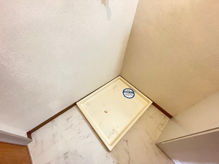 物件内観写真14　(洗濯機置場)