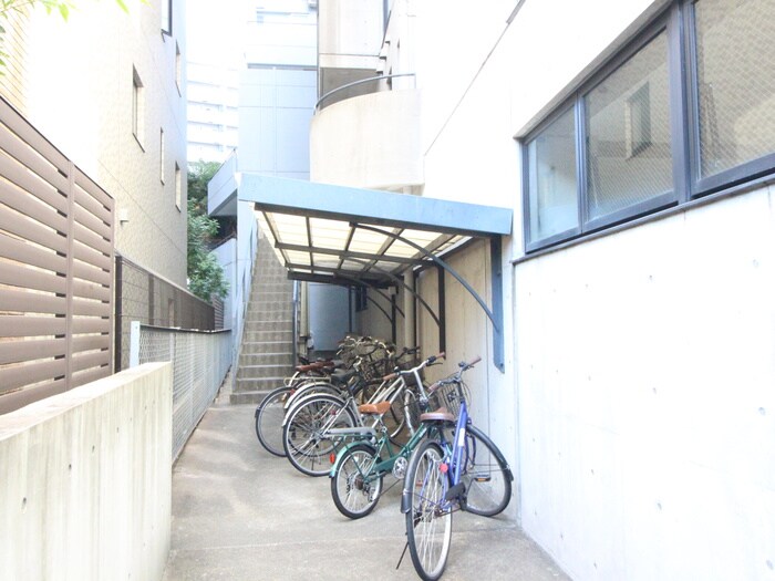 物件外観写真5　(駐輪場)