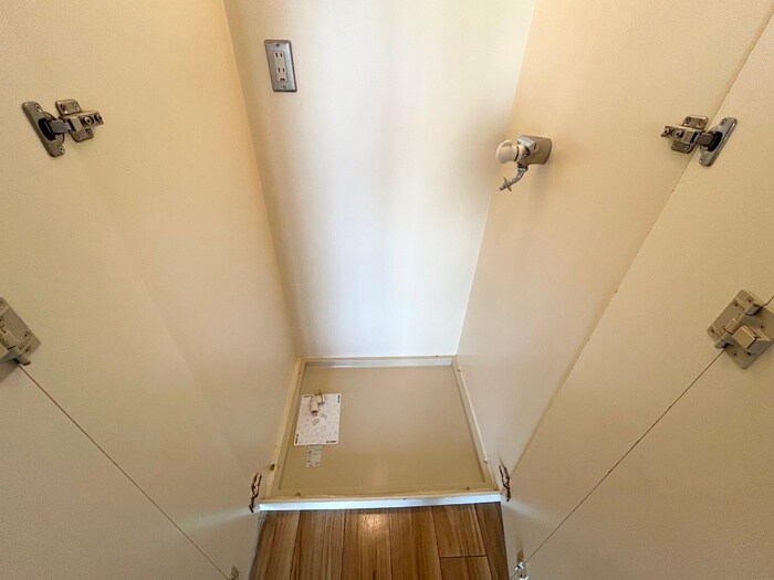 物件内観写真16　(洗濯機置場)
