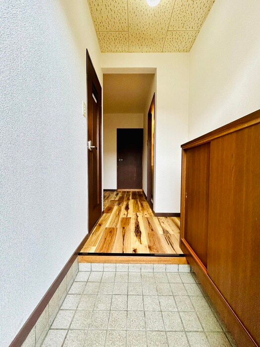 物件内観写真16　(玄関)