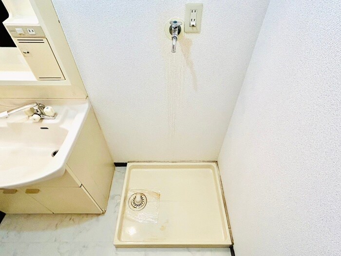 物件内観写真18　(洗濯機置場)