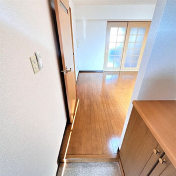 物件内観写真6　(玄関)