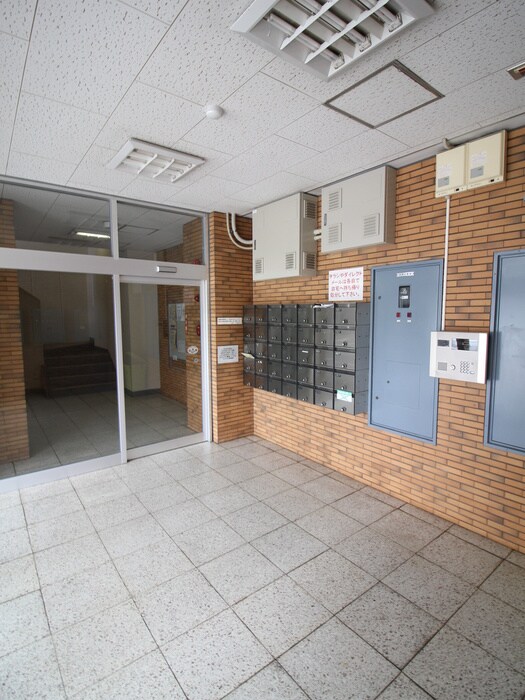 物件外観写真3　(エントランス部分)