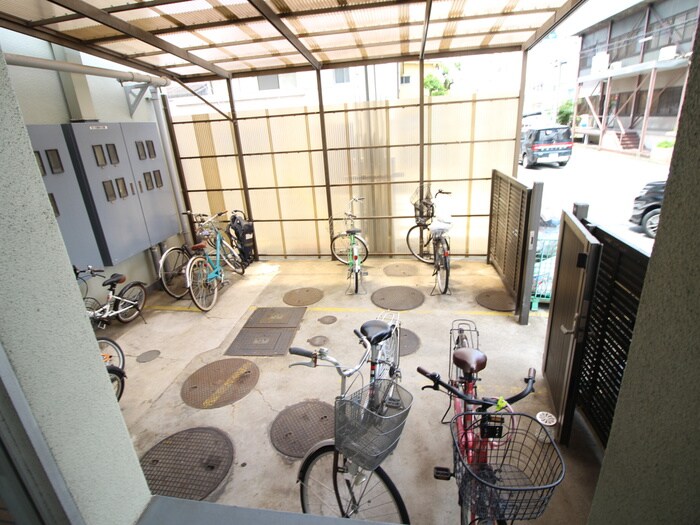 物件外観写真5　(駐輪場)