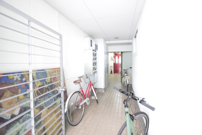 物件外観写真3　(エントランス部分)