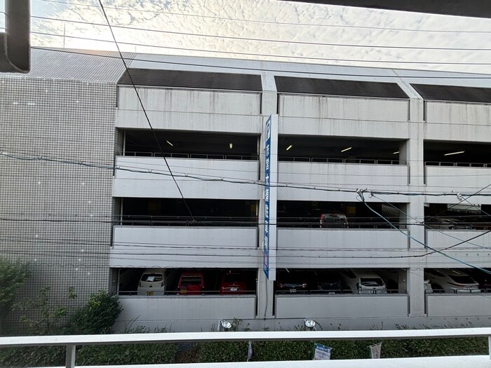 物件内観写真17　(室内からの展望)