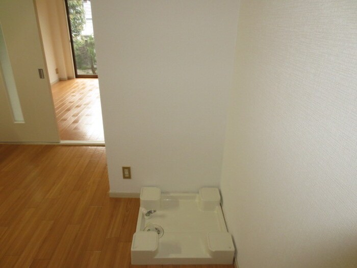 物件内観写真13　(洗濯機置場)