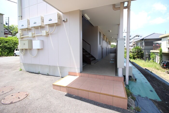 物件外観写真3　(エントランス部分)