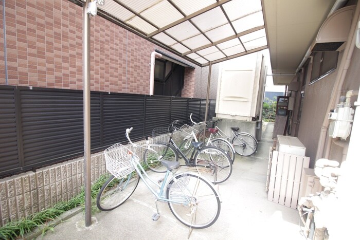 物件外観写真5　(駐輪場)