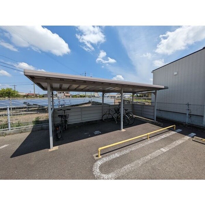 物件外観写真2　(駐輪場)