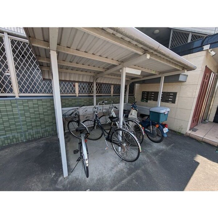 物件外観写真3　(駐輪場)