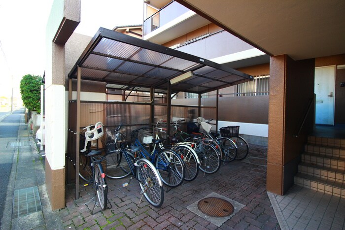物件外観写真4　(駐輪場)