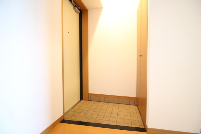物件内観写真18　(玄関)
