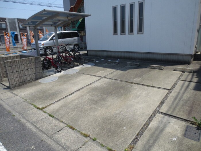 物件外観写真3　(駐車場)