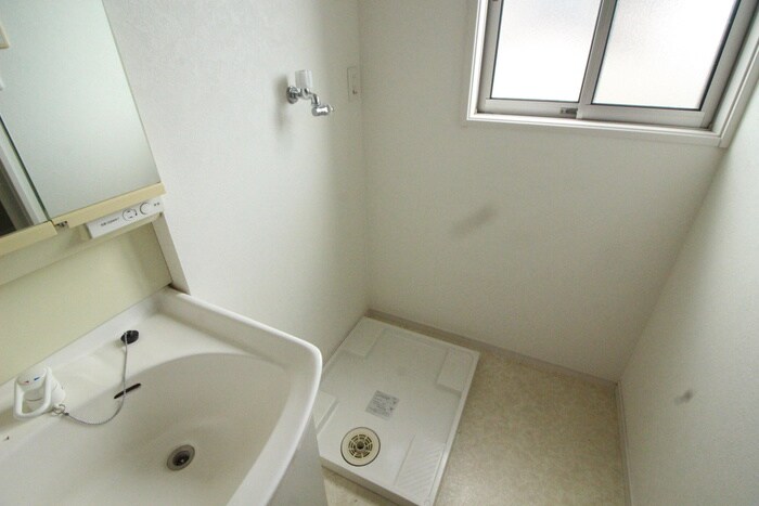 物件内観写真13　(洗濯機置場)