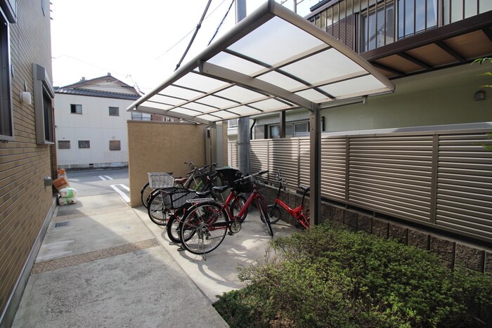 物件外観写真6　(駐輪場)