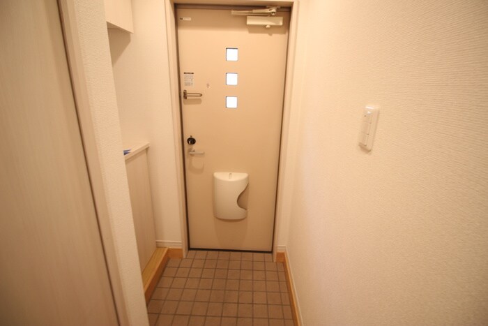 物件内観写真13　(玄関)