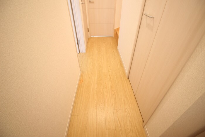 物件内観写真14　(廊下)