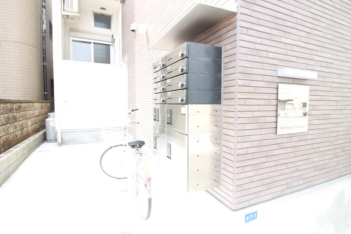 物件外観写真5　(エントランス部分)