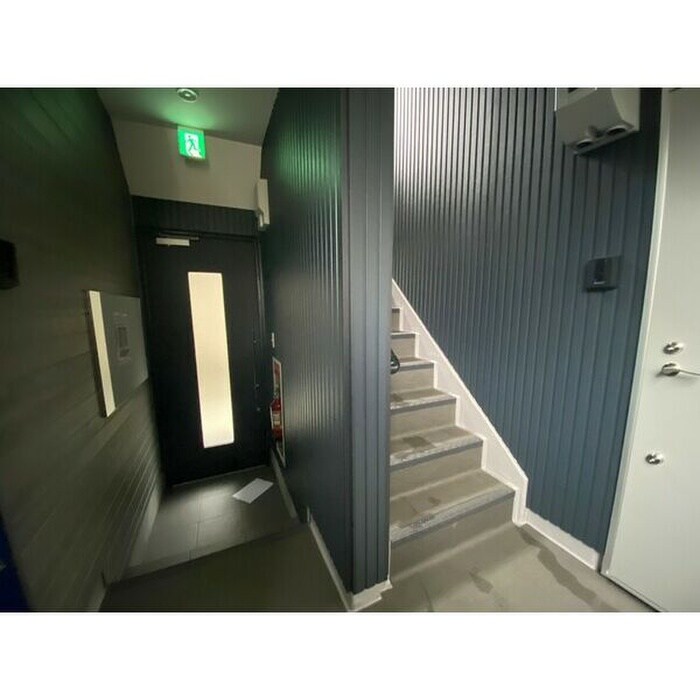 物件外観写真4　(エントランス部分)