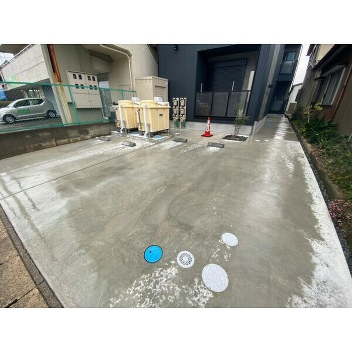 物件外観写真5　(駐車場)