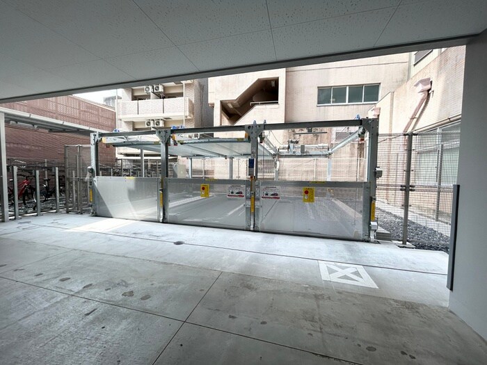 物件外観写真5　(駐車場)