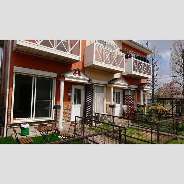 物件外観写真2　(エントランス部分)