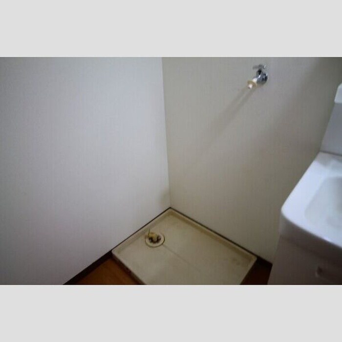 物件内観写真10　(洗濯機置場)