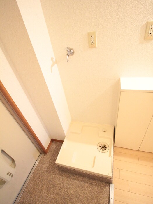 物件内観写真13　(洗濯機置場)