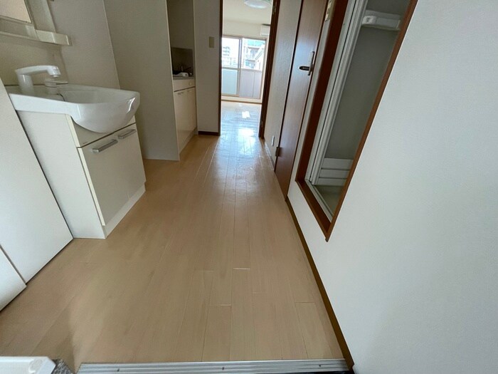 物件内観写真16　(廊下)