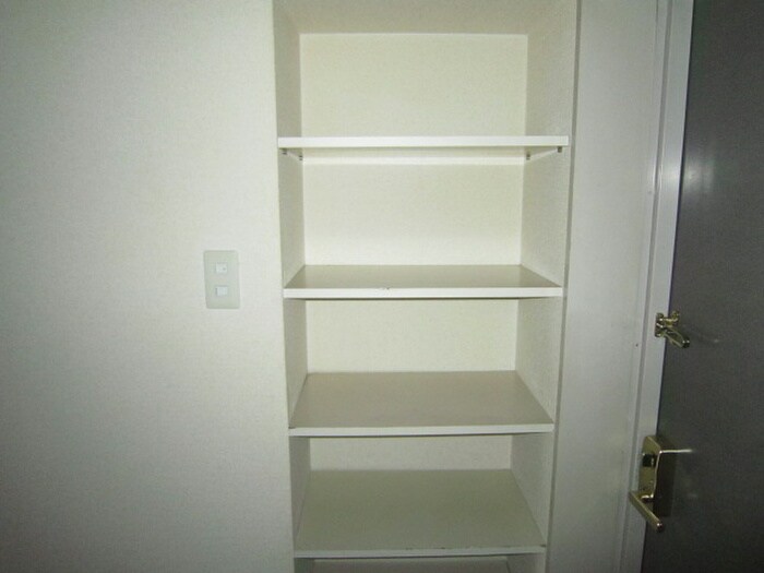 物件内観写真7　(靴箱)