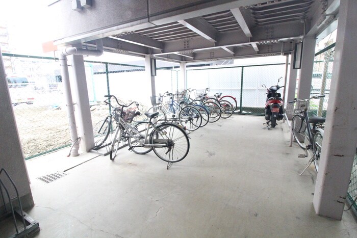 物件外観写真3　(駐輪場)