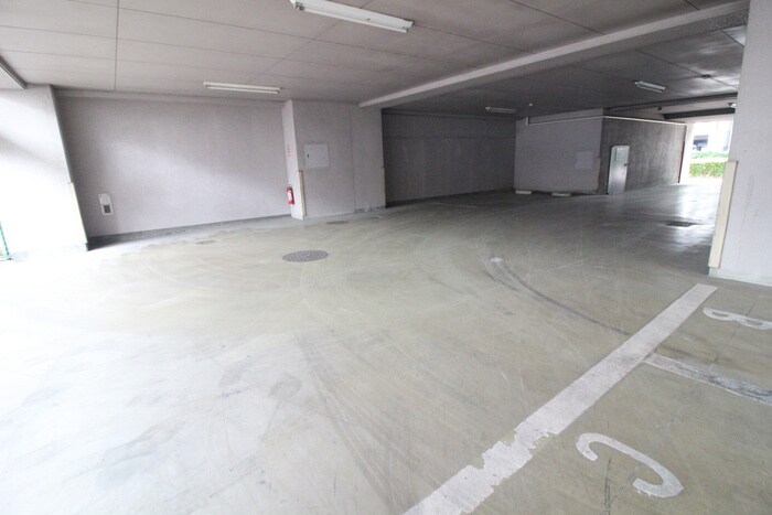 物件外観写真4　(駐車場)