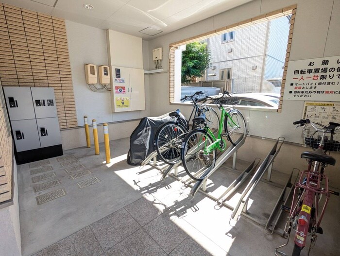 物件外観写真3　(駐輪場)