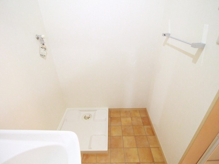 物件内観写真16　(洗濯機置場)