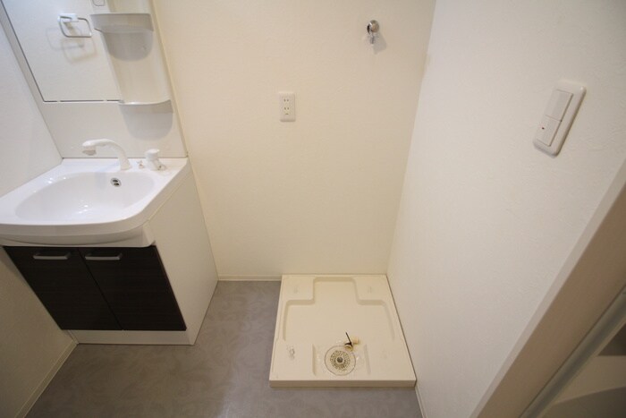 物件内観写真6　(洗濯機置場)