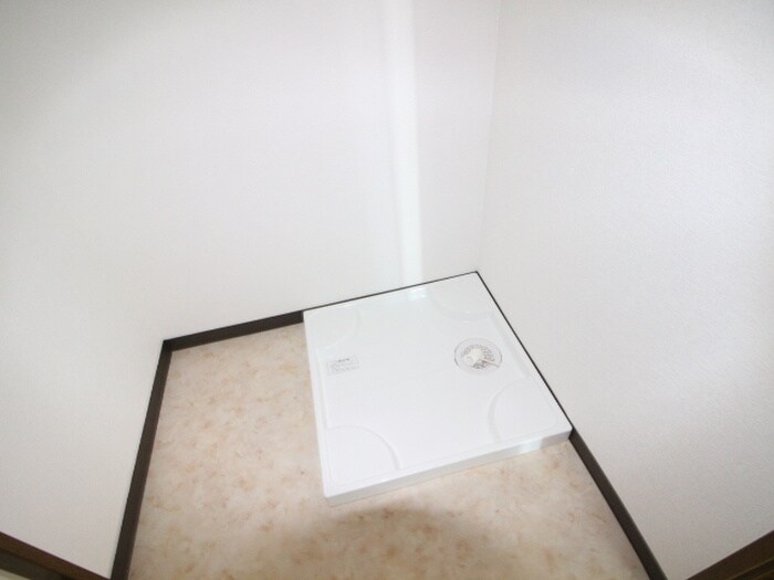 物件内観写真12　(洗濯機置場)