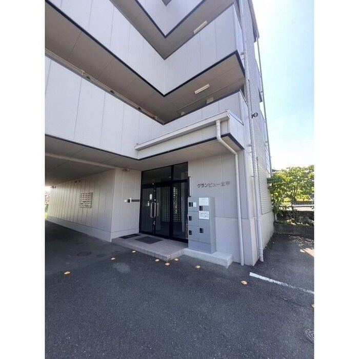 物件外観写真4　(エントランス部分)