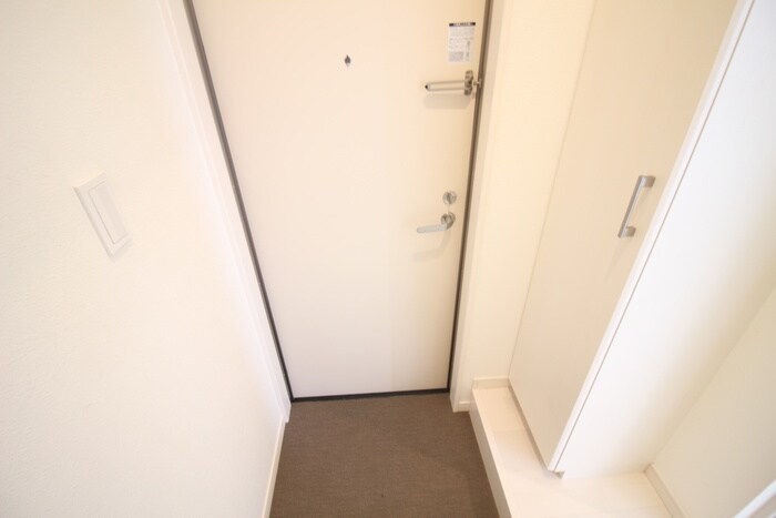 物件内観写真16　(玄関)