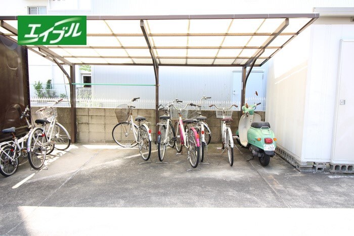 物件外観写真3　(駐輪場)