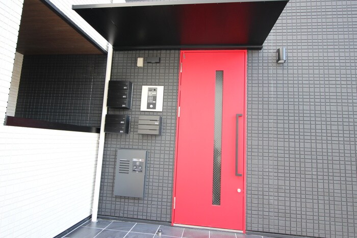 物件外観写真5　(エントランス部分)
