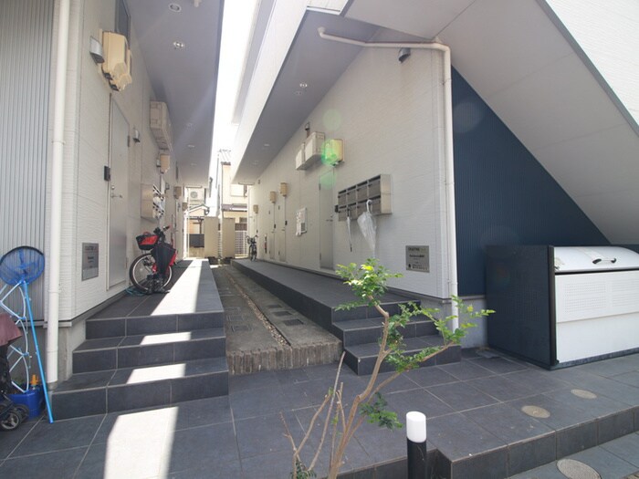 物件外観写真4　(エントランス部分)