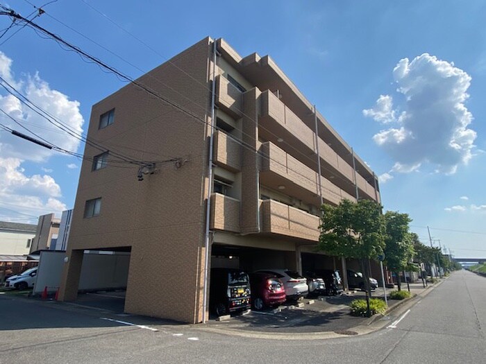 エクセレンス彩の物件外観写真