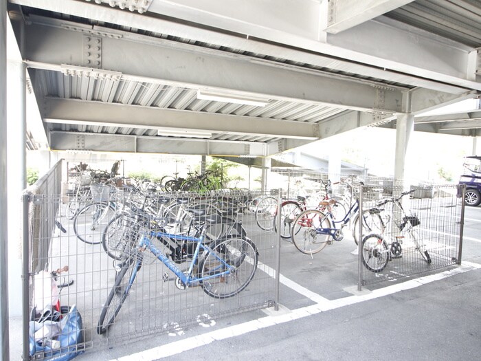 物件外観写真5　(駐輪場)