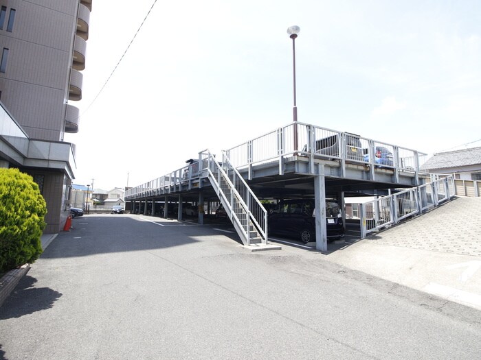 物件外観写真6　(駐車場)