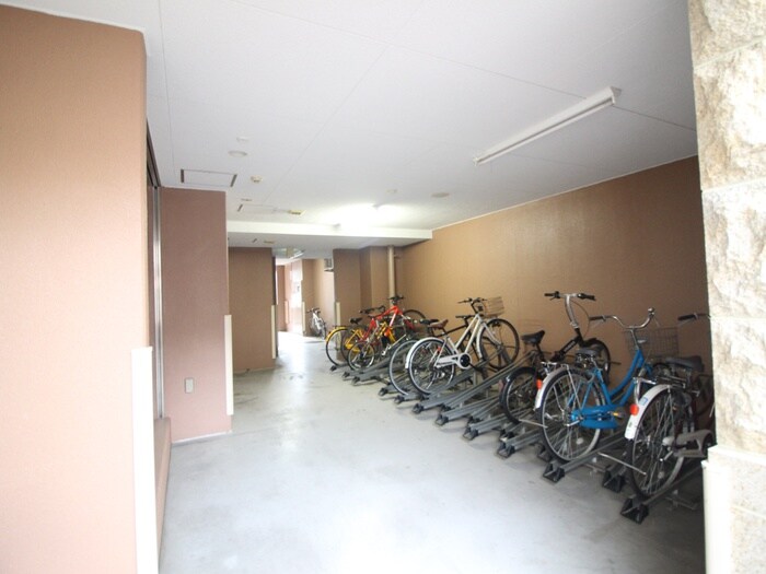 物件外観写真5　(駐輪場)